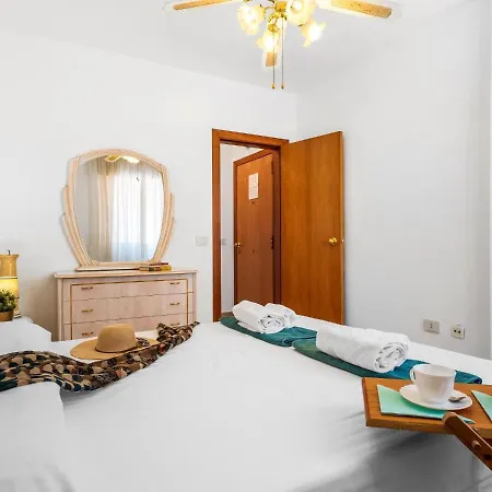 Апартаменты 1 1 Beautiful Seafront With Balcony And Wifi