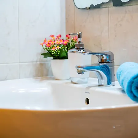 1 1 Beautiful Seafront With Balcony And Wifi